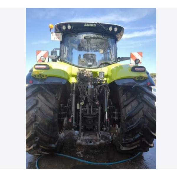 Tractor Claas - Axion 830 2