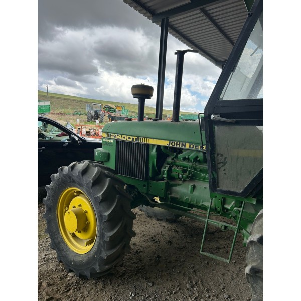 JOHN DEERE 2140 2