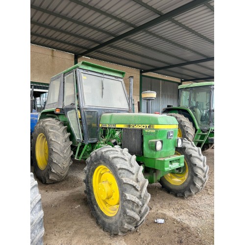 JOHN DEERE 2140